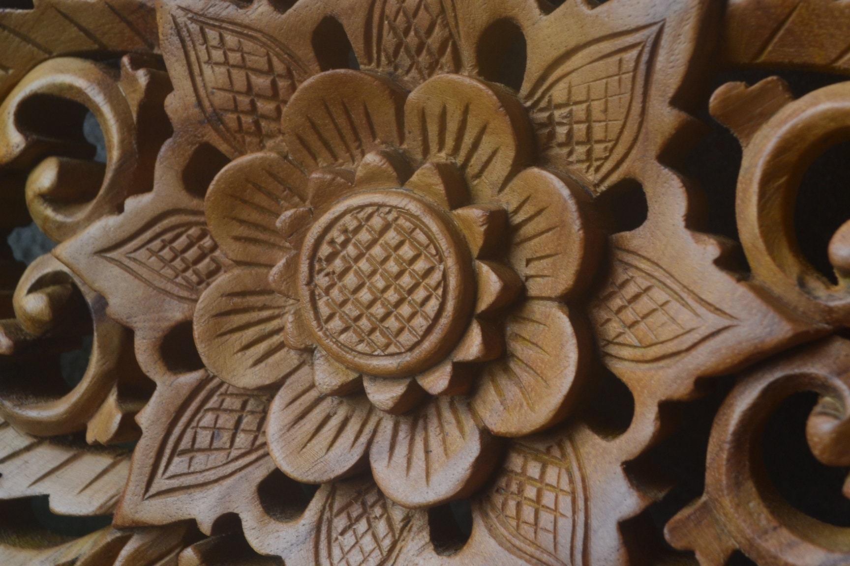 バリ島木製壁掛け花モチーフ木彫り彫刻、インドネシア・バリ島アート
