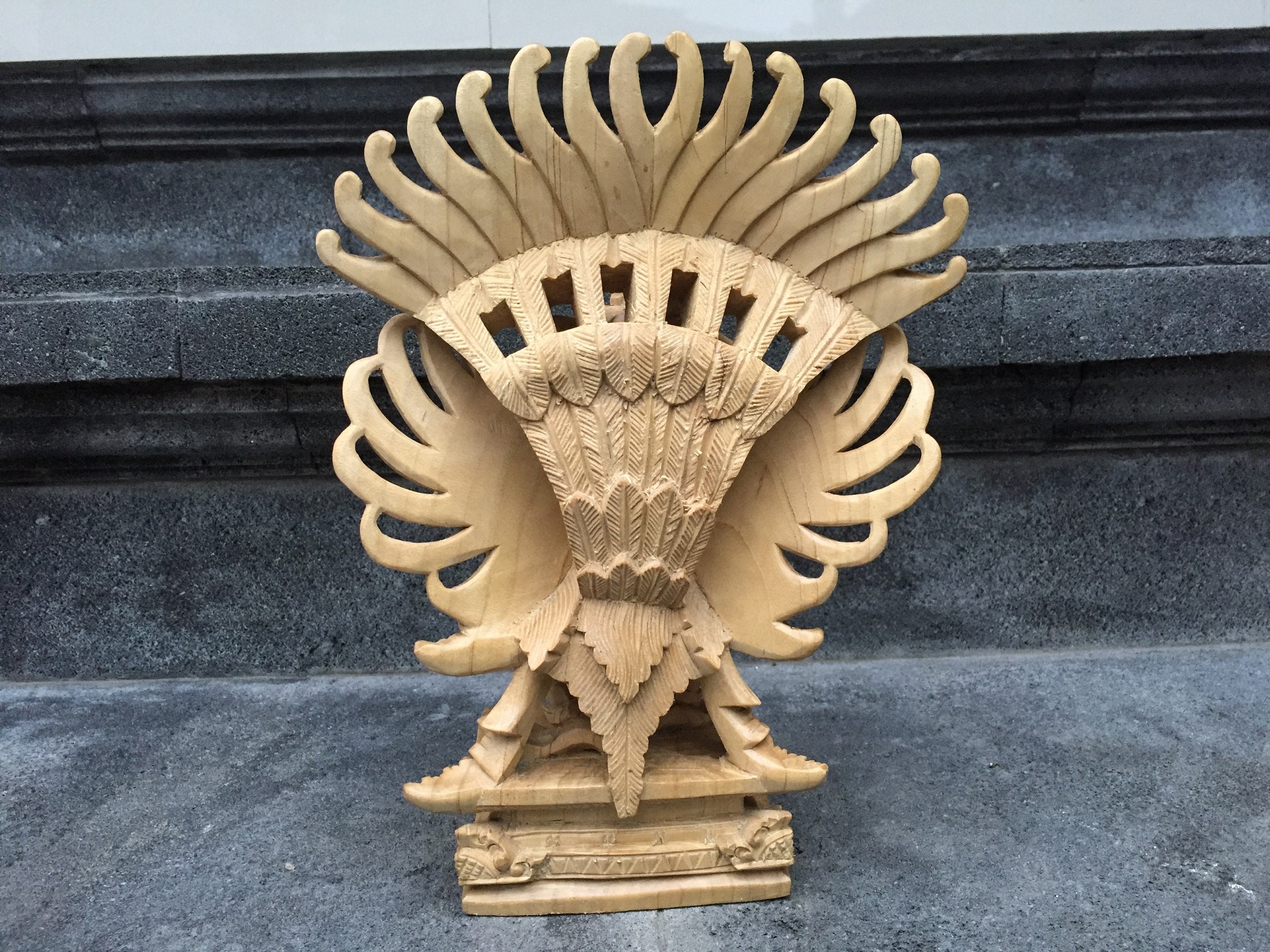 バリ島手作り木製ガルーダ ウィスヌ像 30x20x10 cm 木彫り、彫刻