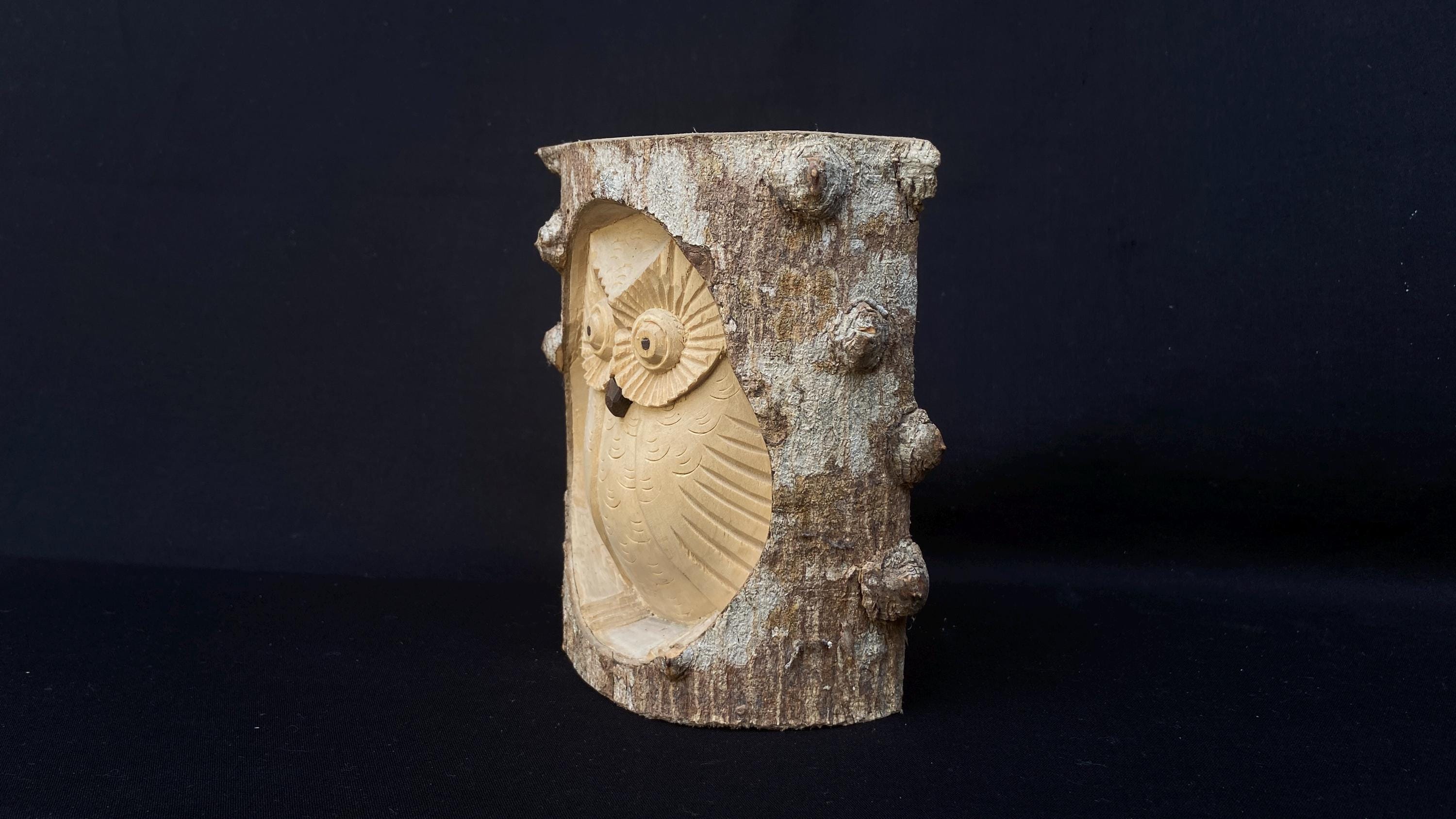 バリ島の木製フクロウ像、木彫、彫刻、インドネシア・バリ島の芸術