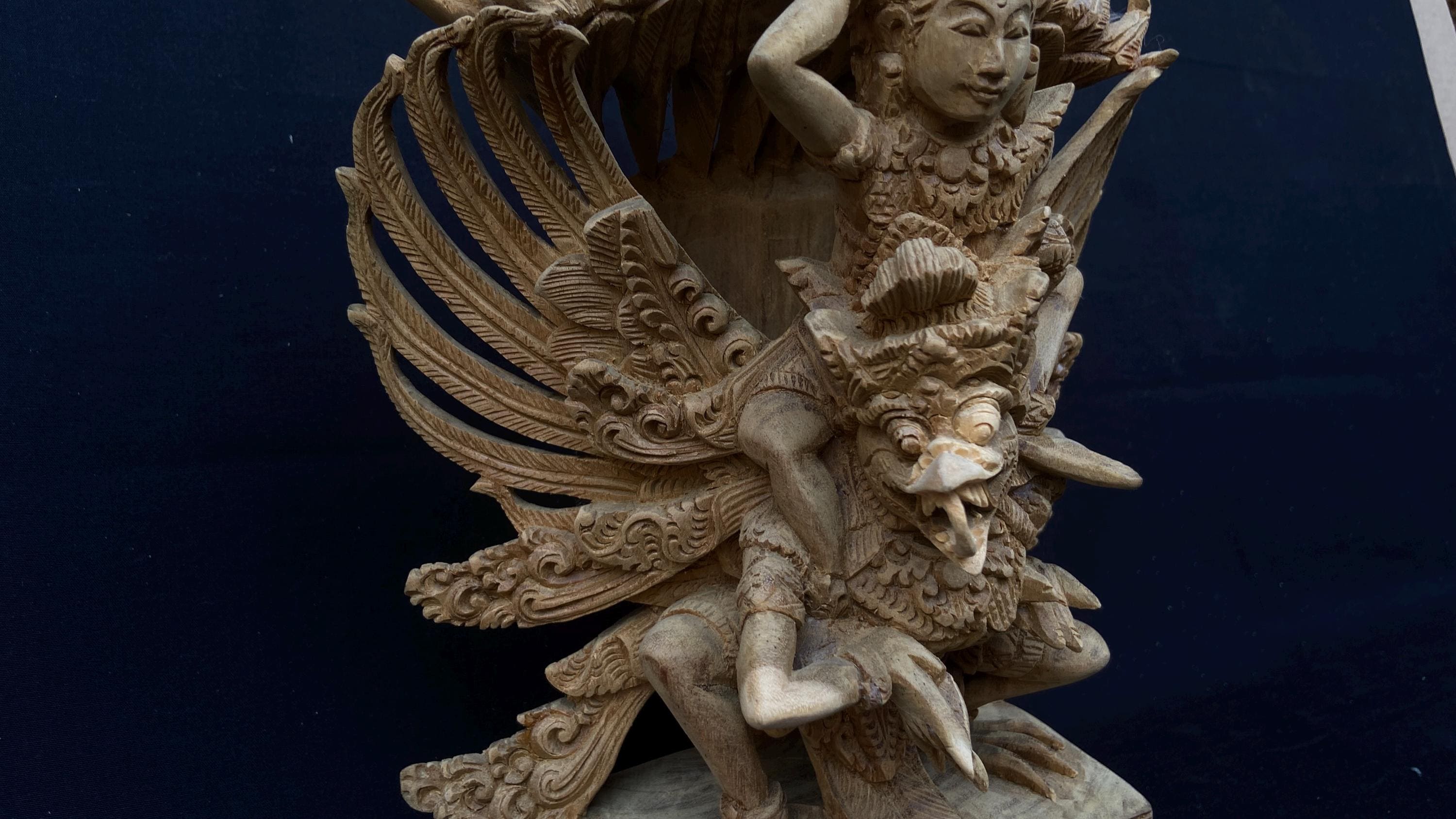 バリの手作り木製ガルーダ ウィスヌ彫刻、木彫り、バリ インドネシアの
