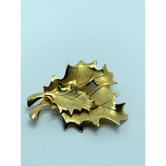Vintage three leaf brooch - image 2