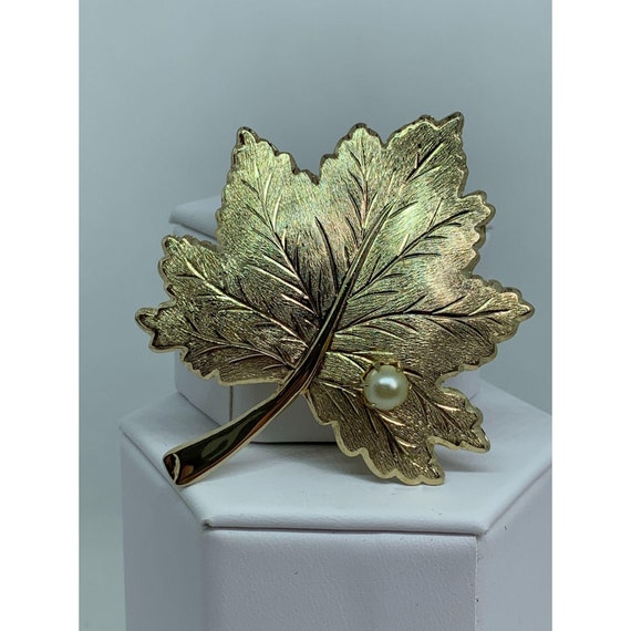 Sarah Coventry Maple Leaf Brooch with Pearl - Vin… - image 1