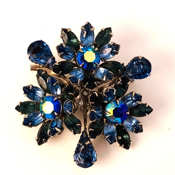 Vintage Rhinestone Floral Brooch Blue Aurora Bore… - image 4