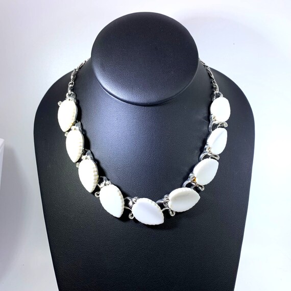 Lisner Collar Necklace 1960s White Leaves Silver T