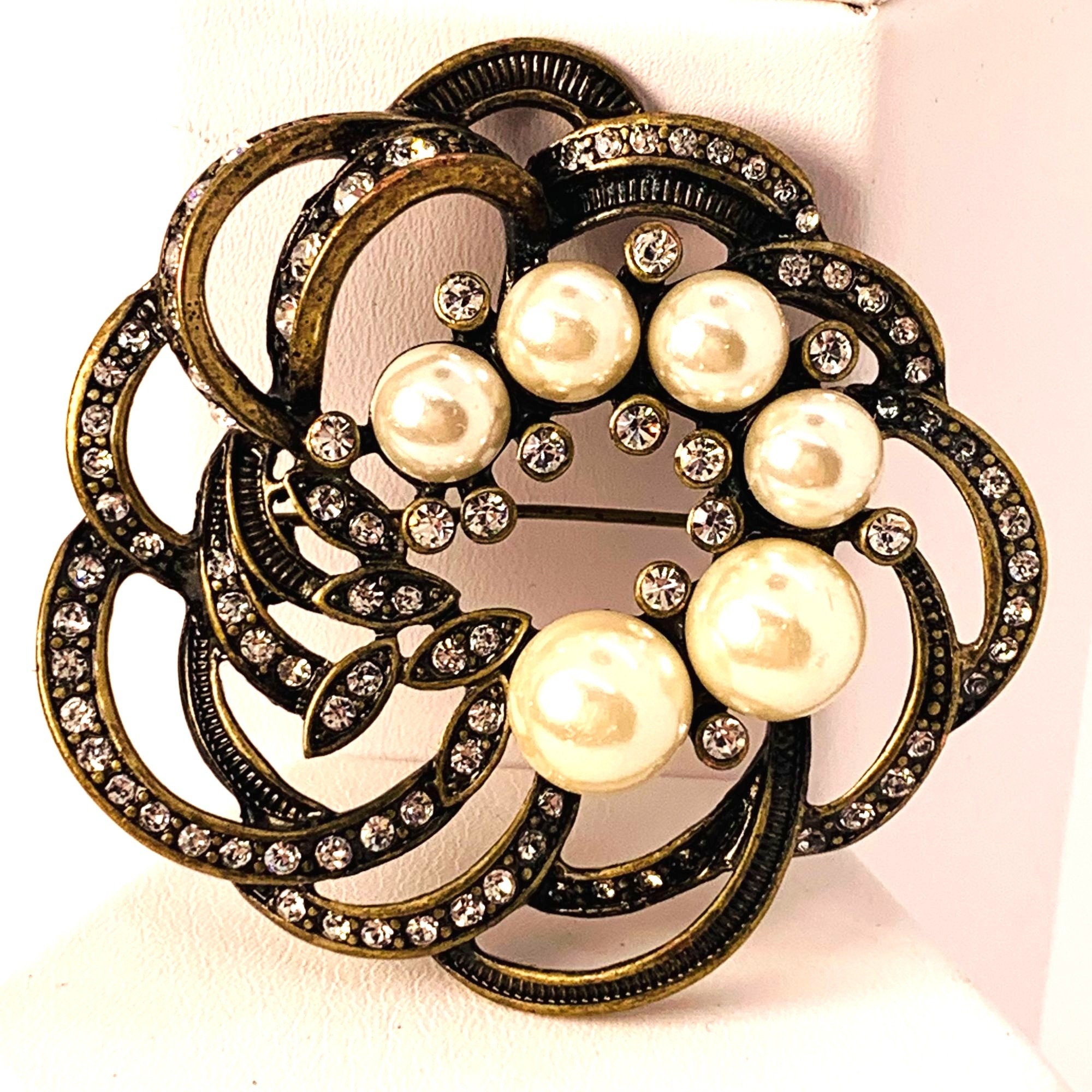 Chanel Crystal Faux Pearl Butterfly Gold Tone Pin Brooch Chanel