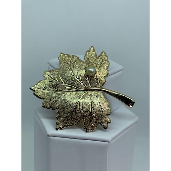 Sarah Coventry Maple Leaf Brooch with Pearl - Vin… - image 4