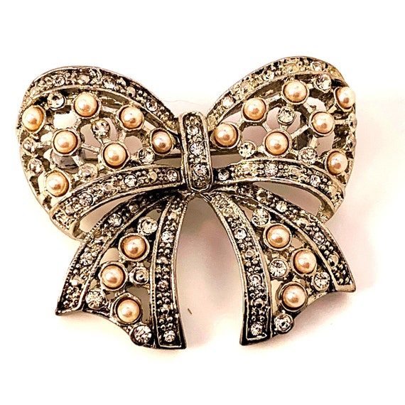 Bow Brooch Pale Pink Faux Pearls Sparkling Rhines… - image 1