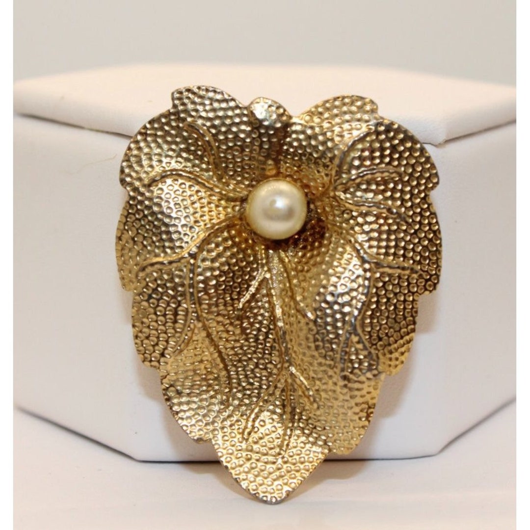 Vieille Broche En Forme De Feuille, Plaquée Or, Avec Une Perle Noire - Super état