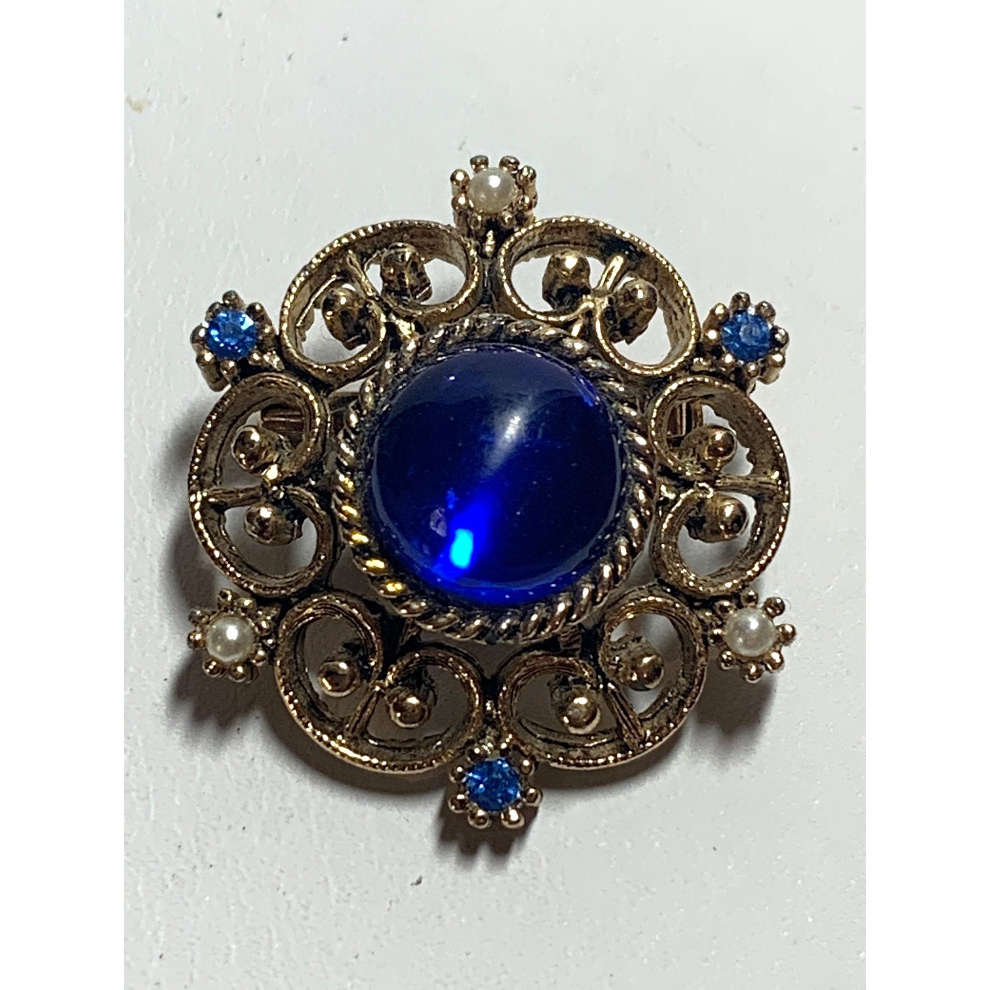 Broche Vintage Or Feuille Filigrane - Cristal Bleu Solitaire - État Bon - Pièce Ancienne Décorative