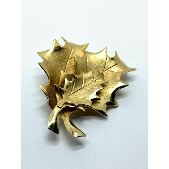 Vintage three leaf brooch - image 1