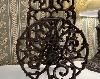 Vintage cast iron garden hose holder, antique water hose holder, 34 cm. Robust iron hose holder for the garden.