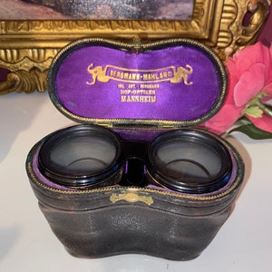 Antique magnificent telescope vintage in leather and gilded bronze, with the original bag.