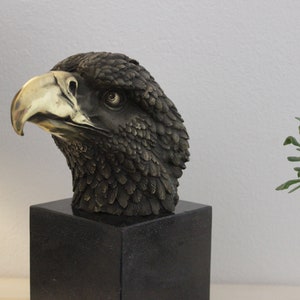Sculpture head sculpture statue eagle head on marble base 21.5 cm