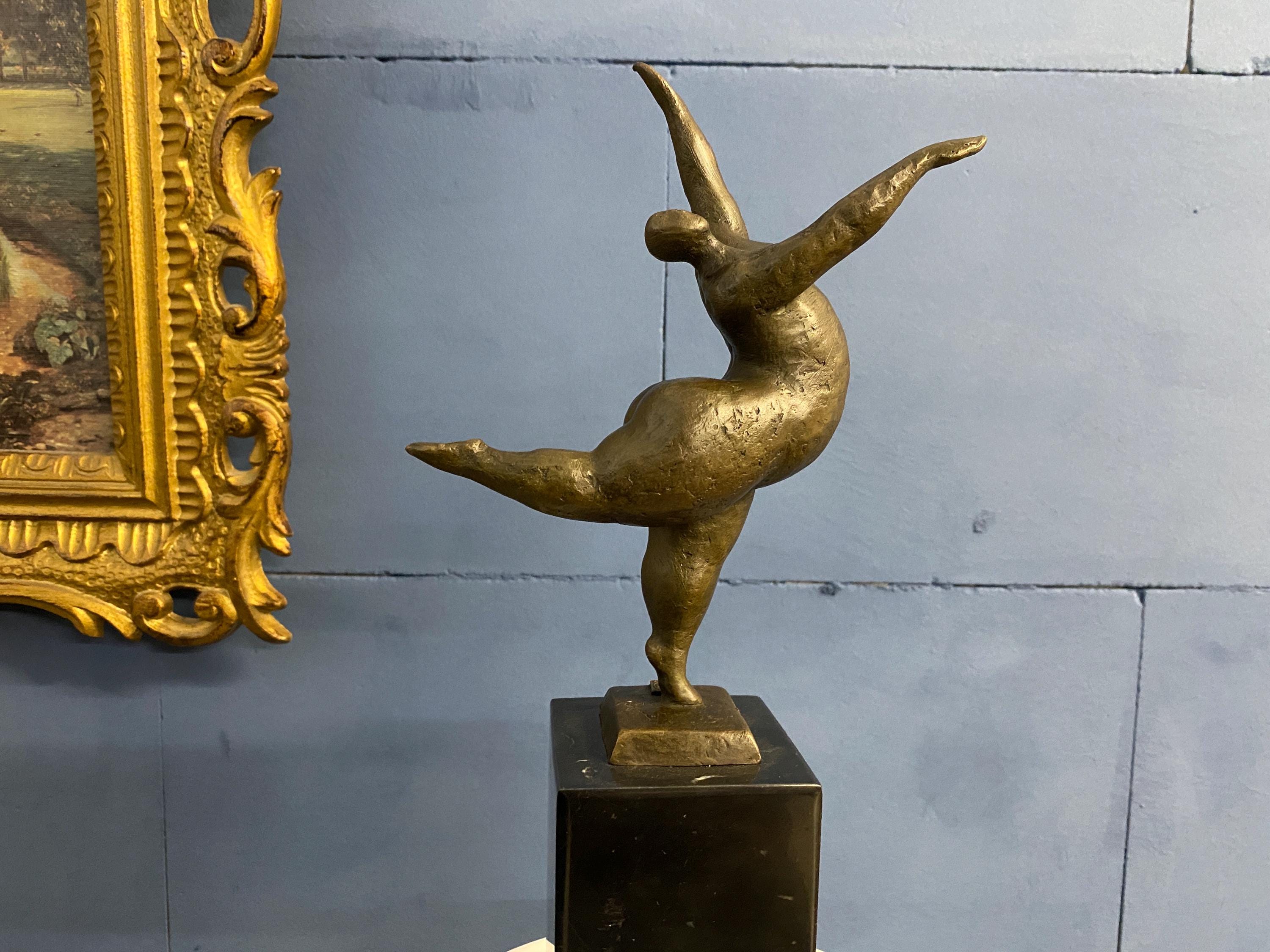 ブロンズ像 旗を持って行進する少女 Bronze statue girl - Etsy 日本