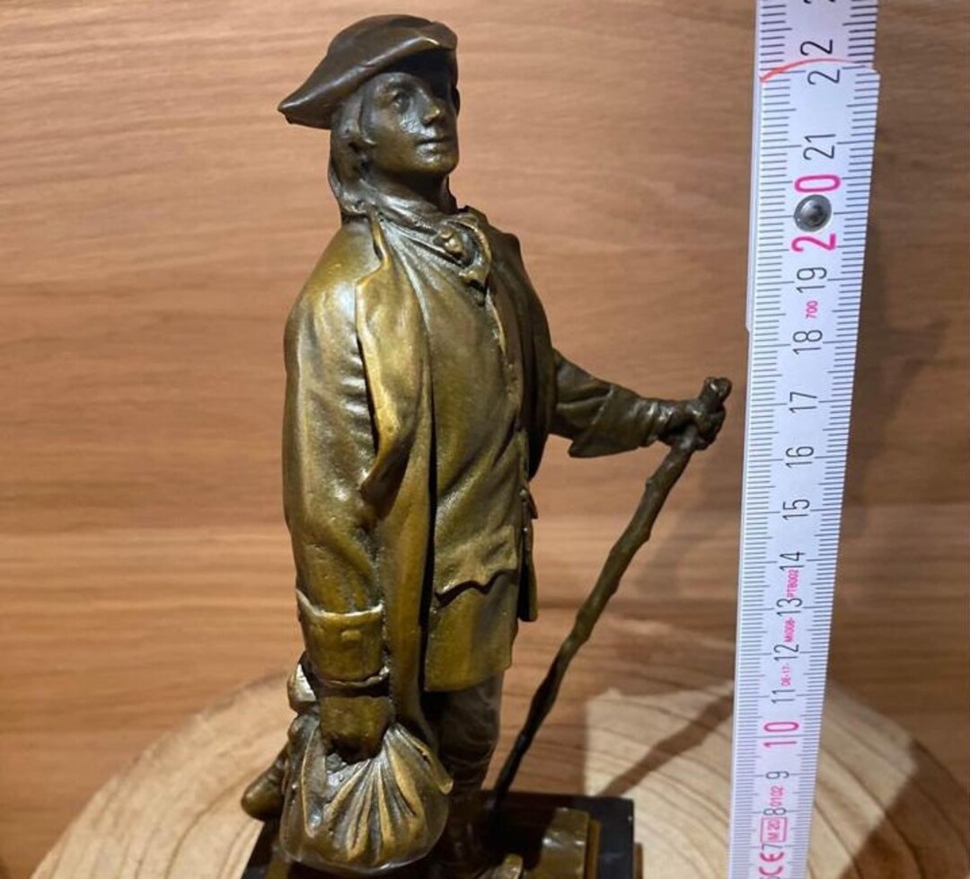 ブロンズ像彫刻レクサスフィギュア男性ハイカー高さ25センチメートル