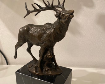 ブロンズ製の鹿の彫刻、ブロンズ像、動物の置物装飾、26 × 18 cm
