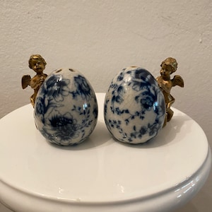 Vintage salt shaker salt & pepper porcelain and brass with angels