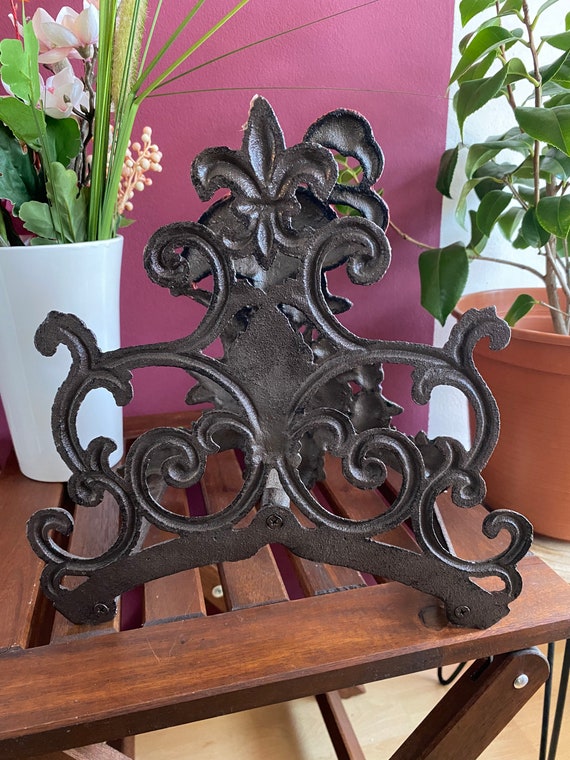 thumbnail image 2 of Sungmor Cast Iron Butterfly Hose Holder – Wall-Mounted Garden Decor 2 of 6