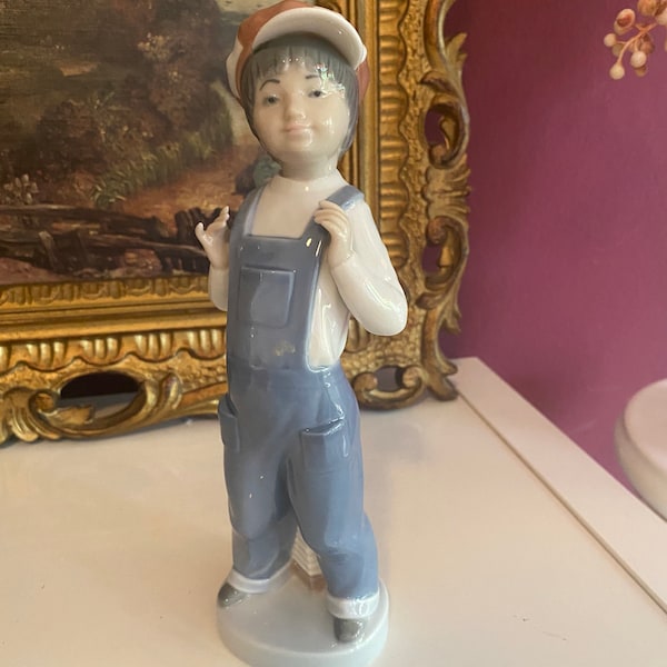 Porzellan Figur -LLADRO - "Junge aus Madrid"  Höhe 22 cm