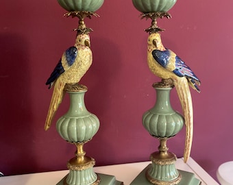 Vintage Paire Bougeoir Chandelier Perroquet Porcelaine Sculpture Style Antique