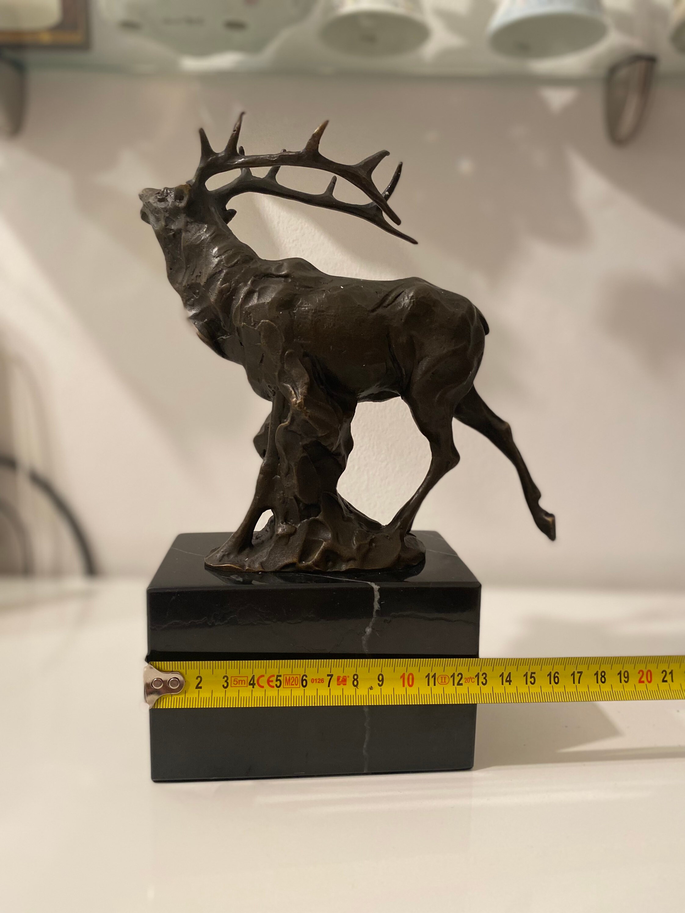 ブロンズ製の鹿の彫刻、ブロンズ像、動物の置物装飾、26 × 18 cm