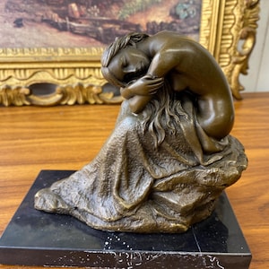 Vintage Art Deco Bronze Figure Bronze Sculpture OF A KNEELING BEAUTY