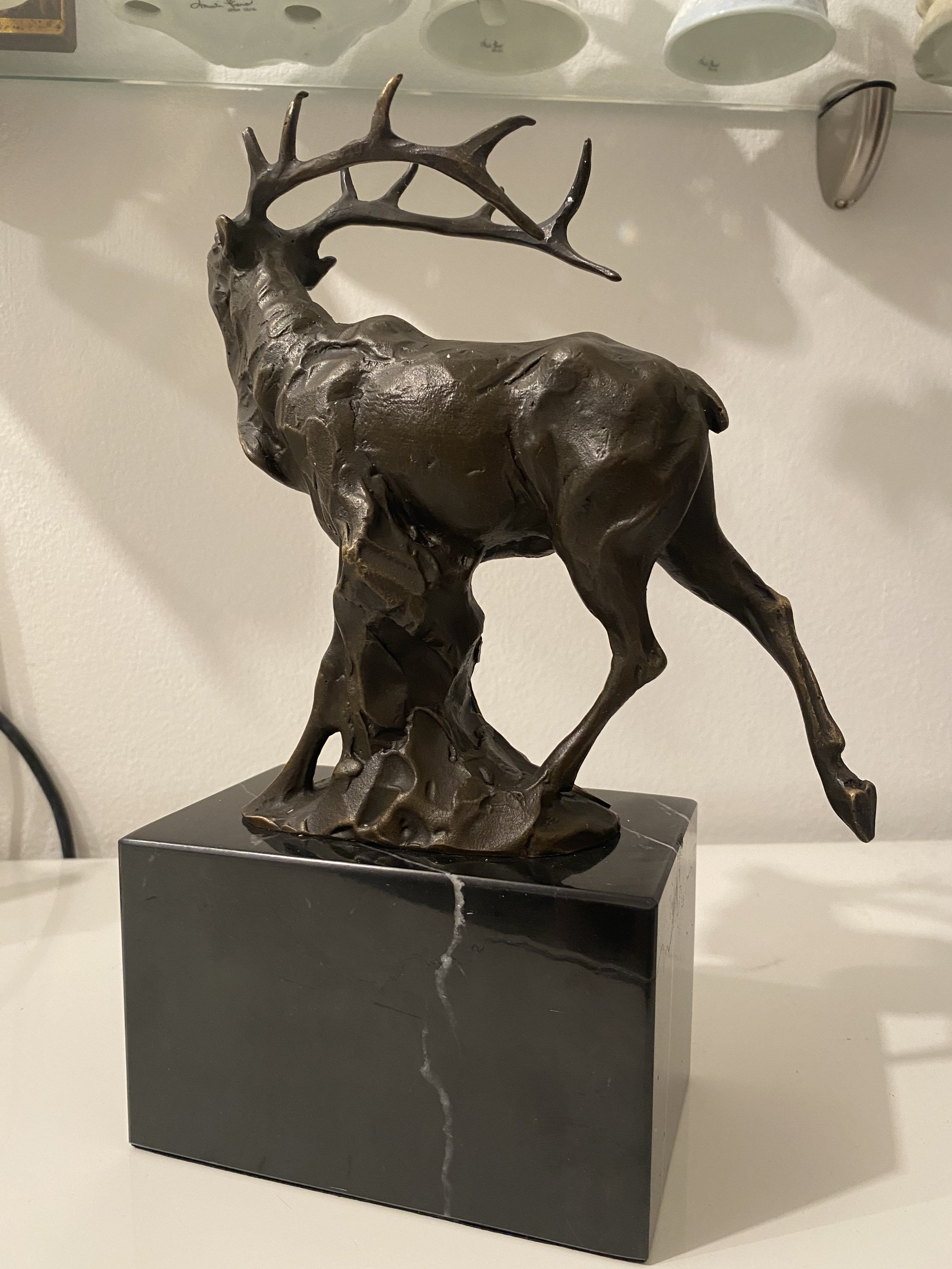 ブロンズ製の鹿の彫刻、ブロンズ像、動物の置物装飾、26 × 18 cm