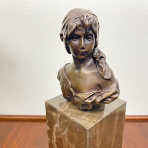 Vintage bronze bust "Cendrillon" – Art Nouveau sculpture, 23 cm