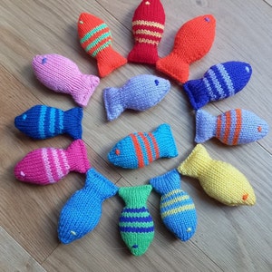 Gestrickter Katzenminze Fisch mit extra Vorrat an Katzenminze