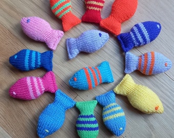 Peixe de catnip tricotado com suprimento extra de catnip