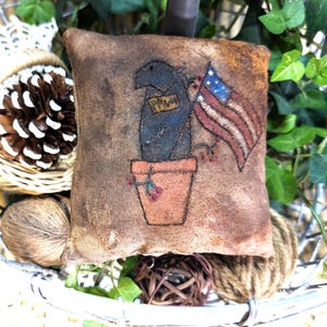 Primitive Americana Crow and Flag for Independence Day Home Decor, 4th of July Summertime Porch Decor, Crow Lover Gift, Grungy Prim Crow