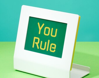 Stazione di affermazioni personalizzabile / Display per la positività personale / Dispositivo decorativo per casa e ufficio / Display a colori con carta elettronica