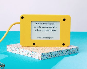 Minimalist Quotes Display | Changes Daily | Customisable Case | Powered by USB