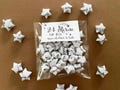 Christmas table decorations with stars, white Christmas star decorations, stars with a message as a gift, Advent calendar with mindfulness sayings, small gift