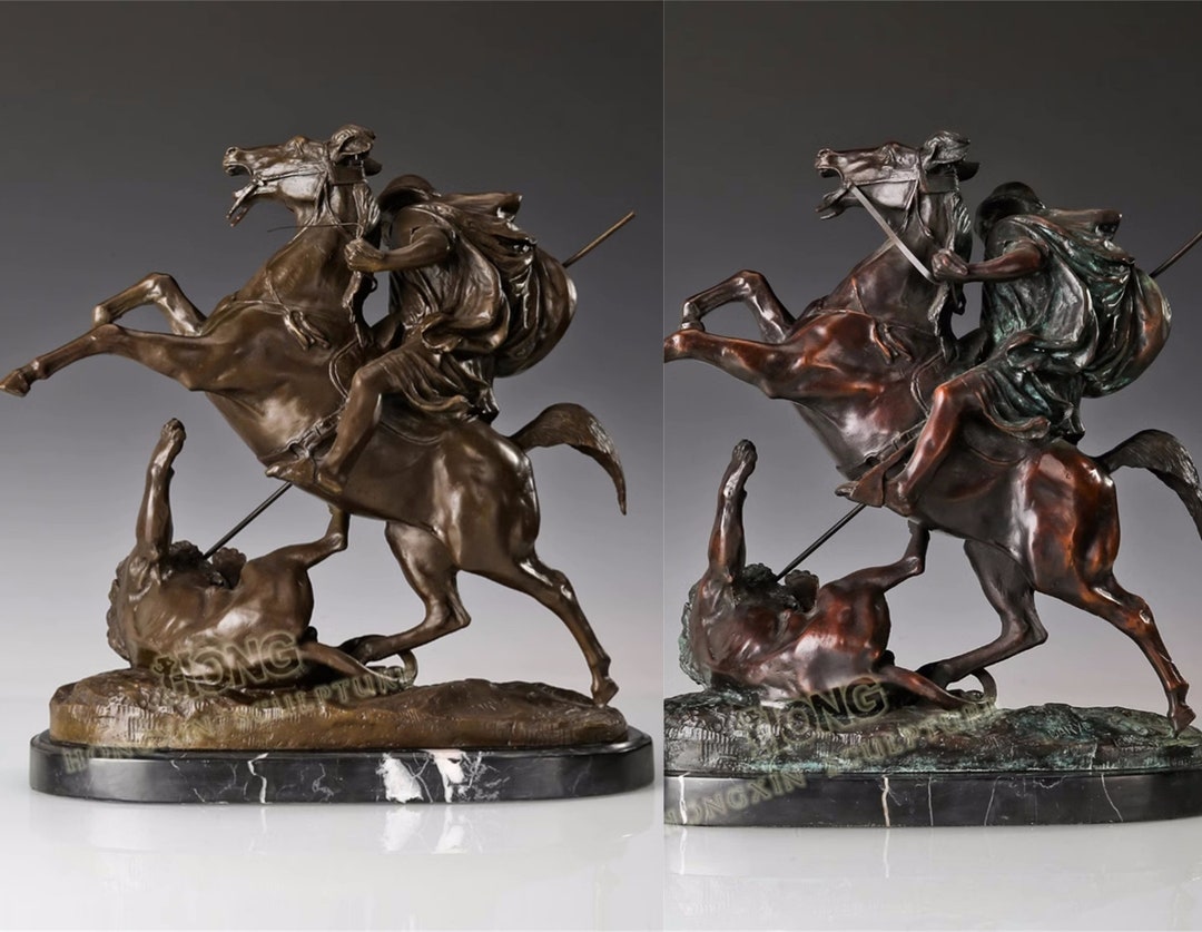 Duel Between Hunter and Lion Bronze Sculpture, Hunter Hunting on