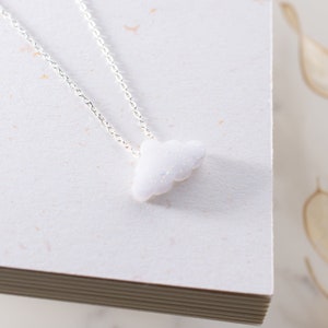 White Cloud Opal Halskette: Sterling Silber Feueropal Anhänger