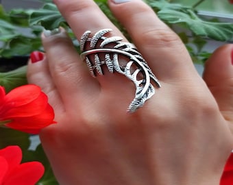 Adjustable Silver Leaf Ring – Nature Inspired Handmade Jewelry