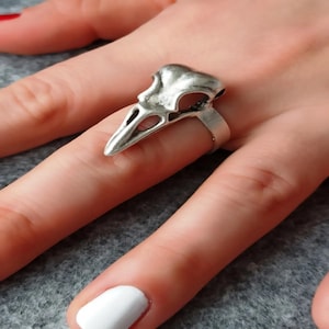 Gothic Bird Skull Ring – Adjustable Silver-Plated Crow Skull Statement Ring