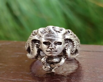 Medusa Head Ring: Silver Plated Gothic Serpent Ring (US Size 5–9)
