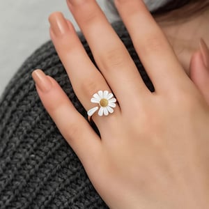 Sterling Silver Daisy Ring: Adjustable Handmade Floral Jewelry