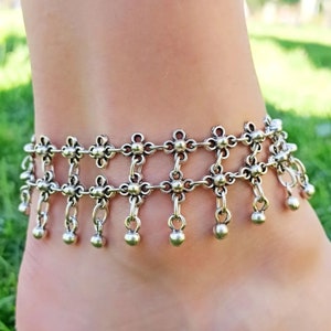 Daisy Anklet: Sterling Silver Plated Flower Ankle Bracelet