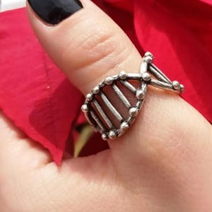 Adjustable DNA Helix Ring in Antique Silver – Genetic Symbolism Statement Jewelry for Scientists, Biologists, and Unique Gift Lovers