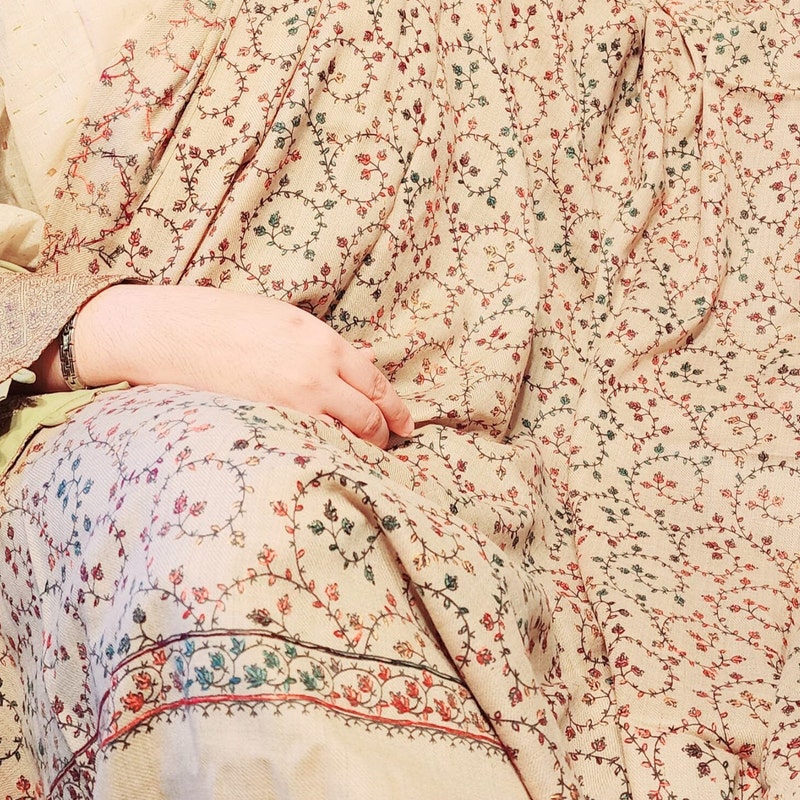 how to wear pakistani shawl