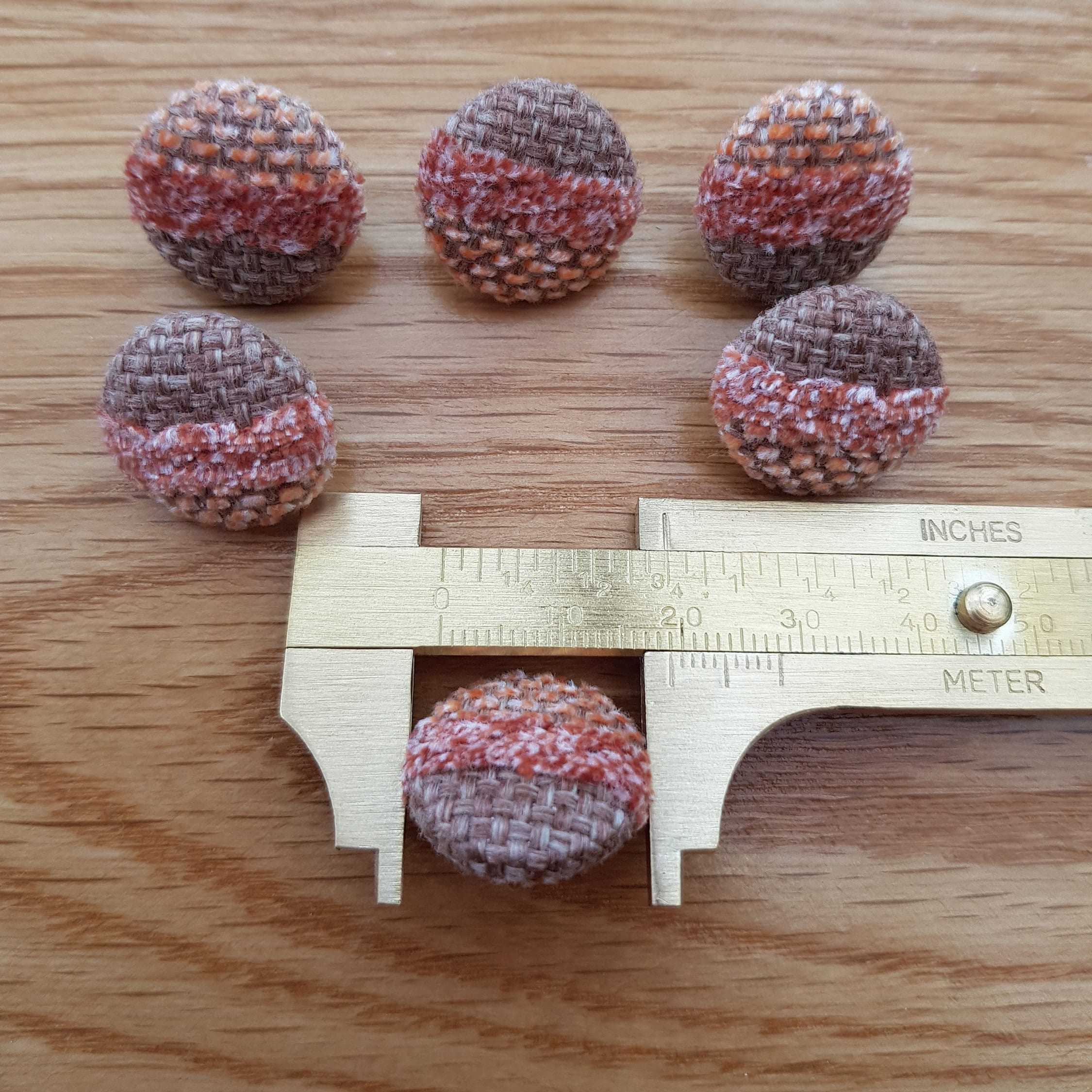 Textured Covered Upholstery Tufting Buttons With Hook Backs Etsy.de