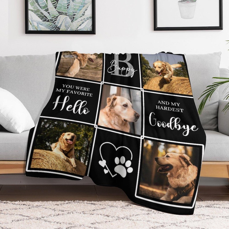 K&ouml;nnte beinhalten: Schwarze und wei&szlig;e Fotocollage-Decke mit Bildern von Hunden und dem Text "You were my favorite Hello" und "And my hardest Goodbye".