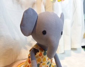 Olli, Elefant,  Spielzeug, Handgemachtes Kuscheltier, Stoffpuppe, Unikat, Geschenkidee, Plüschtier, Geschenk für Kinder, Versandfertig