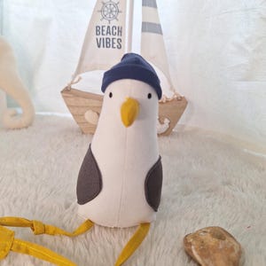 Möwe , Möwe mit Mütze, Sammlerstück, maritime Dekoration, Nordsee, Möwe Spielzeug, Seevogel, Stofftier, Möwe, Kantenhocker, Versandfertig