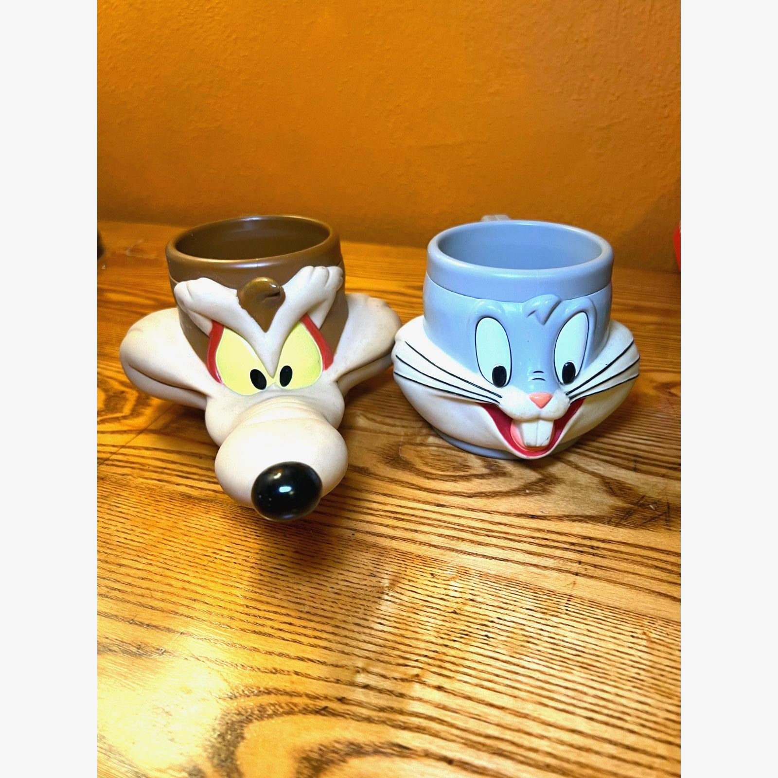 【1992】LOONEY TUNES ルーニーテューンズ マグカップ　コヨーテ Vintage 1992 Looney Tunes Mugs: Bugs Bunny or Wile E. Coyote