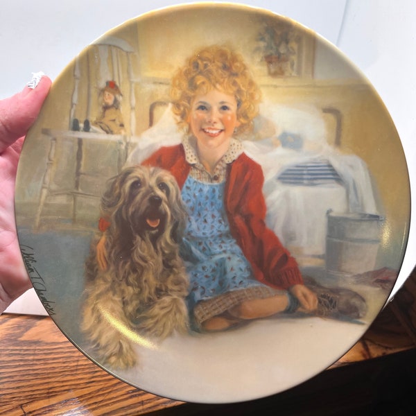 Vintage Little Orphan Annie Collector's Plate, Knowles, Annie and Sandy