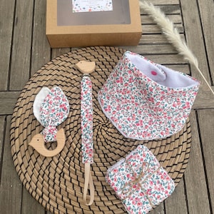 Coffret naissance fille, trousseau naissance Babybox for girl, cadeau naissance fille Fait main. Créations françaises.